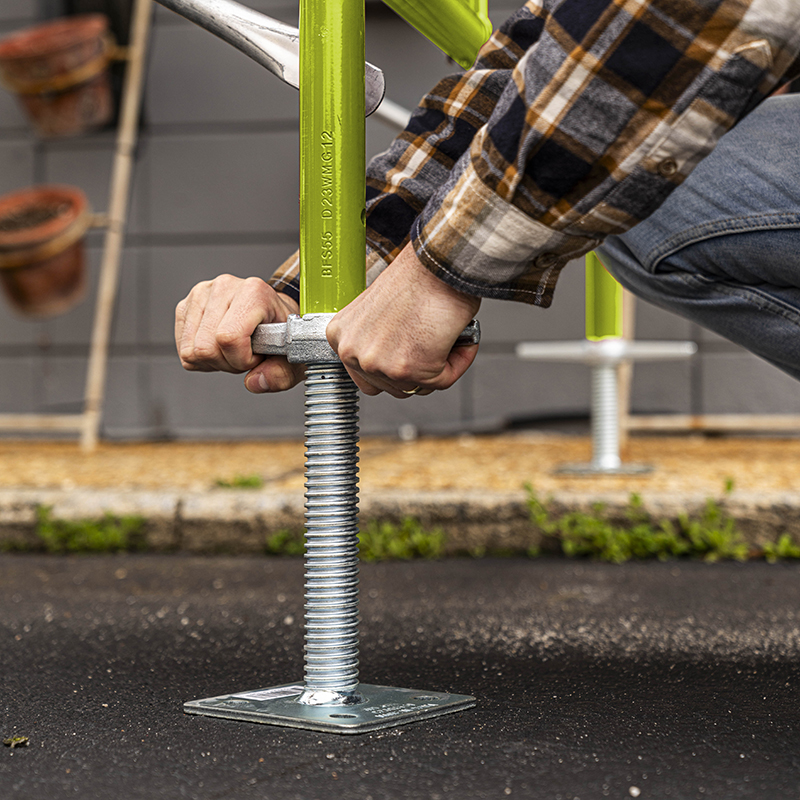 MetalTech 24-inch Galvanized Steel Adjustable Leveling Jacks With Heavy Duty Base Plate And Wing Nut Screw For Scaffolding Frames M Mbsjp24h